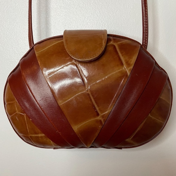 Vintage Handbags - ❌ SOLD! Vintage tan leather box bag with strap!